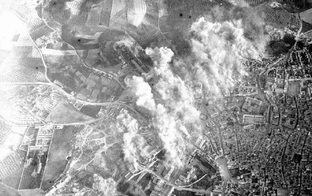 Foto: Foto de Jaén el 1 de abril de 1937 desde uno de los aviones que los nacionales utilizaron para bombardear la ciudad